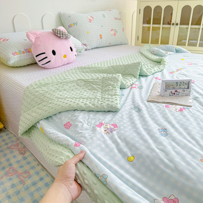 91家纺网 家纺一手货源 找家纺 花满路 2026新款儿童有氨凉感丝夏被夏凉被空调被 小格kitty