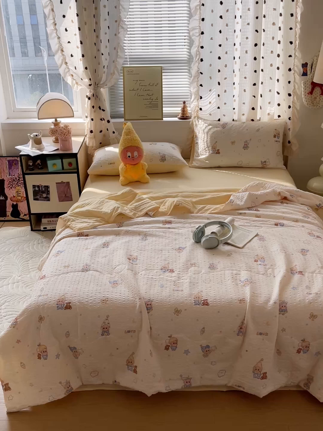 91家纺网 家纺一手货源 找家纺 一比一家纺 2026新款泡芙纱简款夏被四件套 摇摇星人