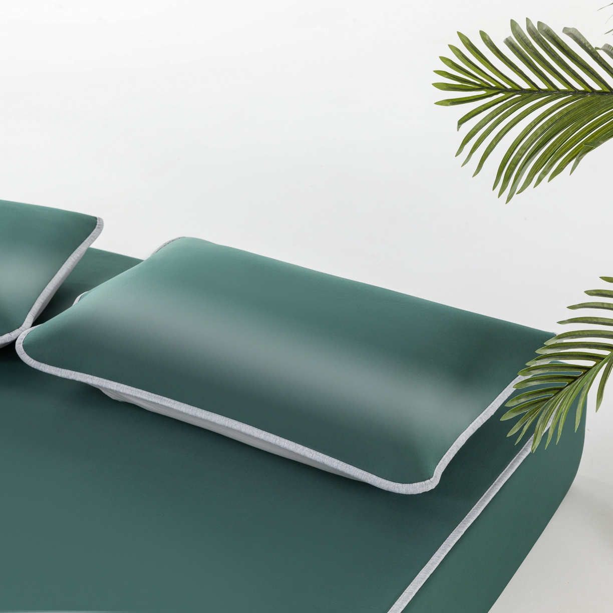 91家纺网 家纺一手货源 找家纺 凌云家纺 2026新款A类100%锦纶凉感凉席床笠款 镜面席床笠-墨绿