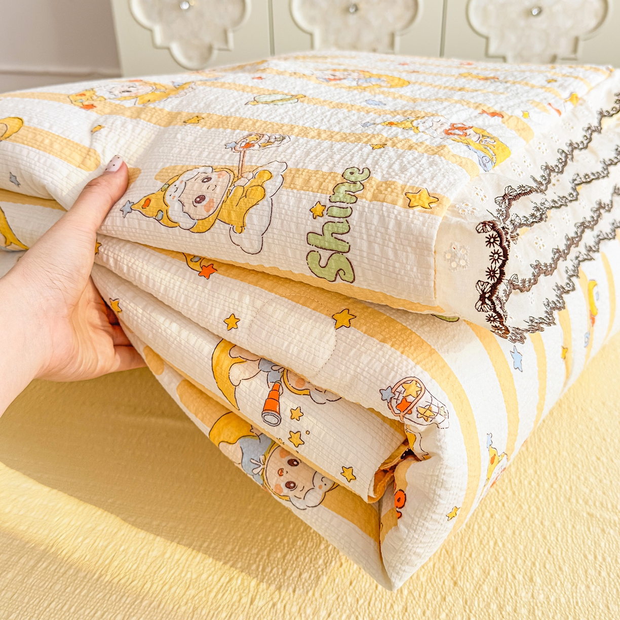 91家纺网 家纺一手货源 找家纺 眠势力 2026新款泡芙纱夏被四件套全棉花边空调被夏凉被薄被子 星星人