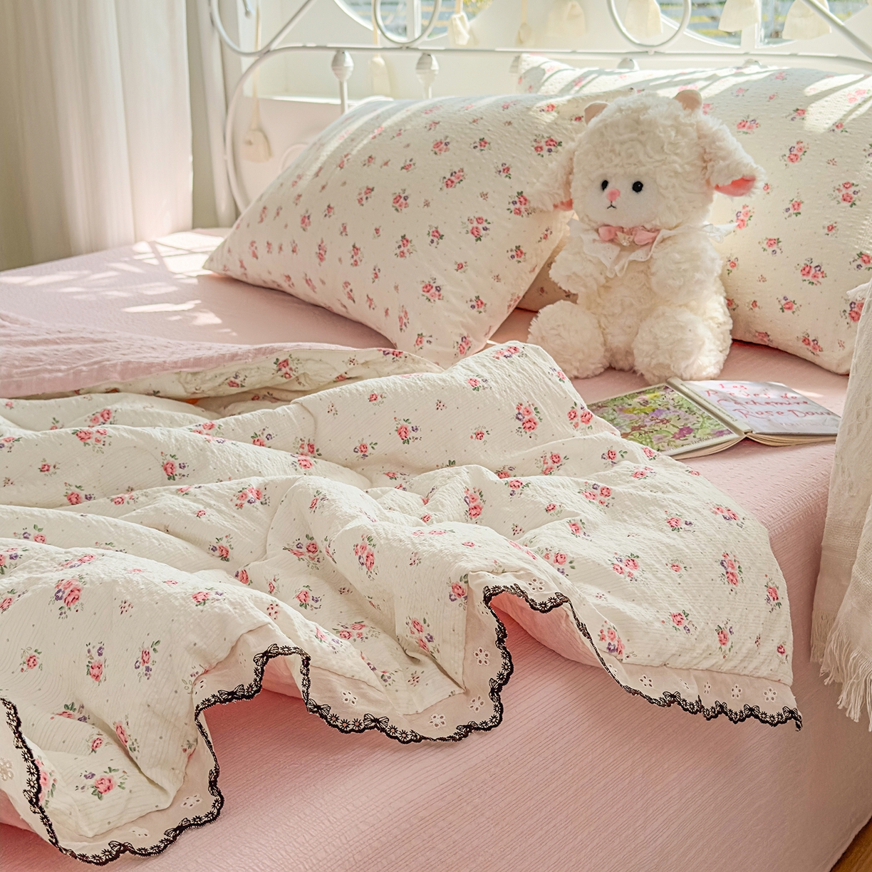 91家纺网 家纺一手货源 找家纺 眠势力 2026新款泡芙纱夏被四件套全棉花边空调被夏凉被薄被子 遇见花开