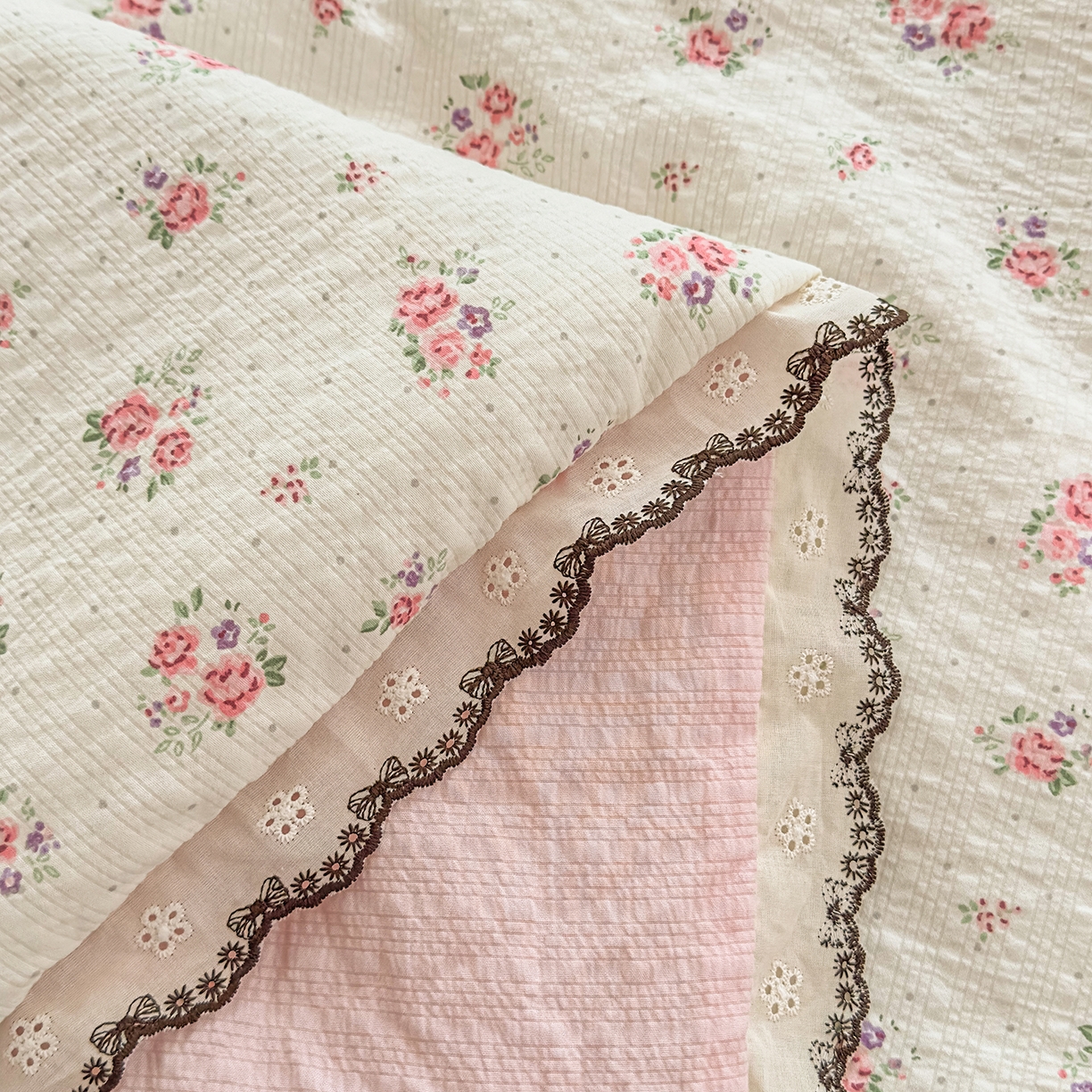 91家纺网 家纺一手货源 找家纺 眠势力 2026新款泡芙纱夏被四件套全棉花边空调被夏凉被薄被子 遇见花开