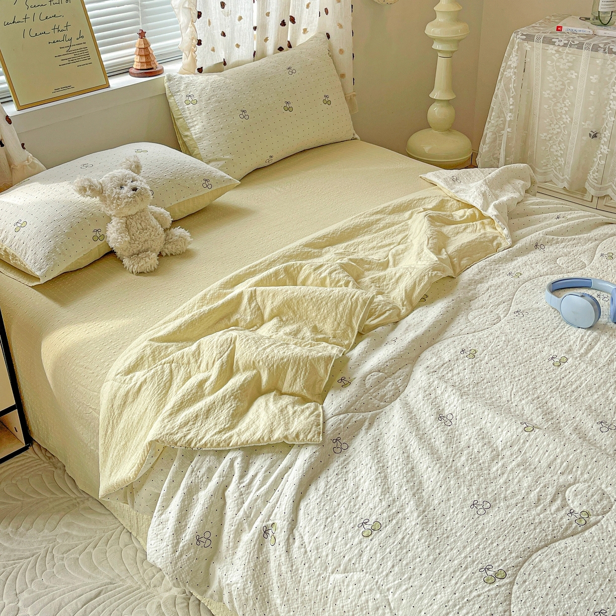 91家纺网 家纺一手货源 找家纺 一比一家纺 2026新款泡芙纱简款夏被四件套 樱桃波点