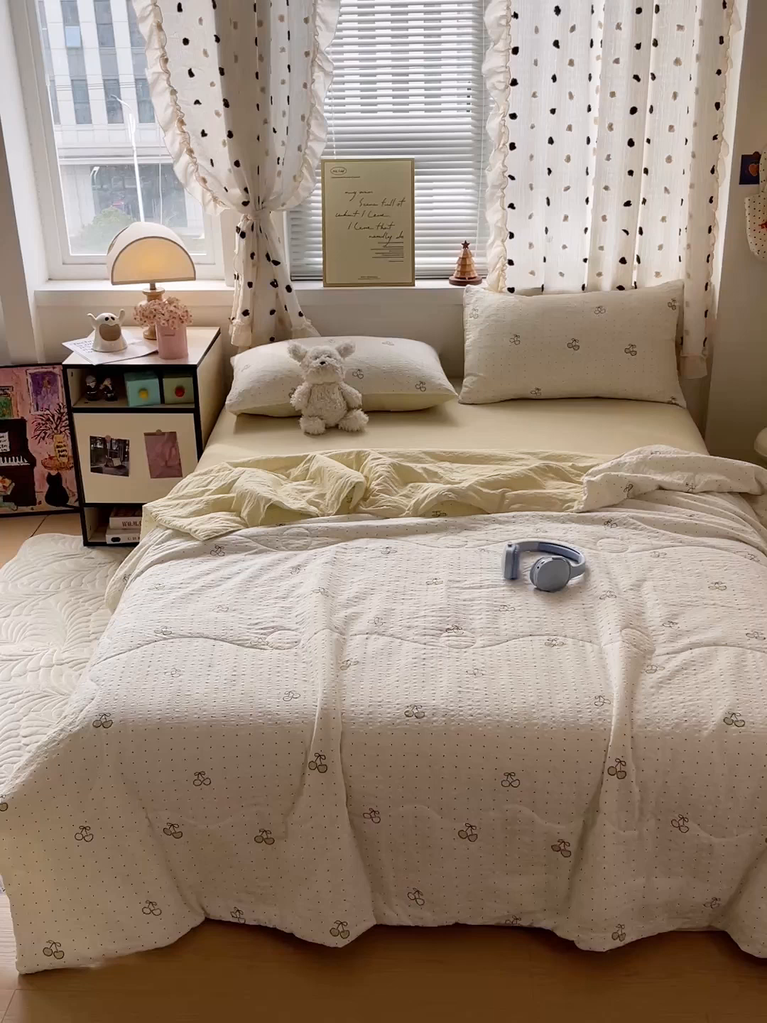 91家纺网 家纺一手货源 找家纺 一比一家纺 2026新款泡芙纱简款夏被四件套 樱桃波点