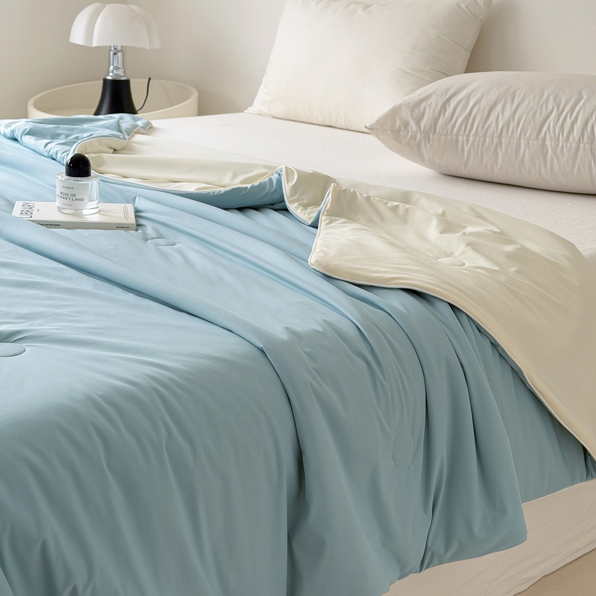 91家纺网 家纺一手货源 找家纺 朵希曼 2026新款锦氨纯色凉感夏被夏凉被空调被 冰蓝-柔玉白