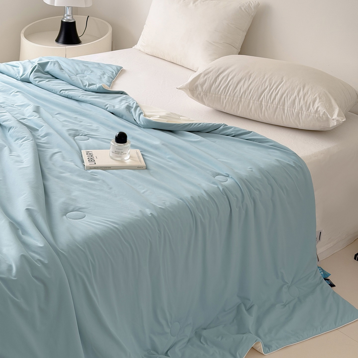 91家纺网 家纺一手货源 找家纺 朵希曼 2026新款锦氨纯色凉感夏被夏凉被空调被 冰蓝-柔玉白