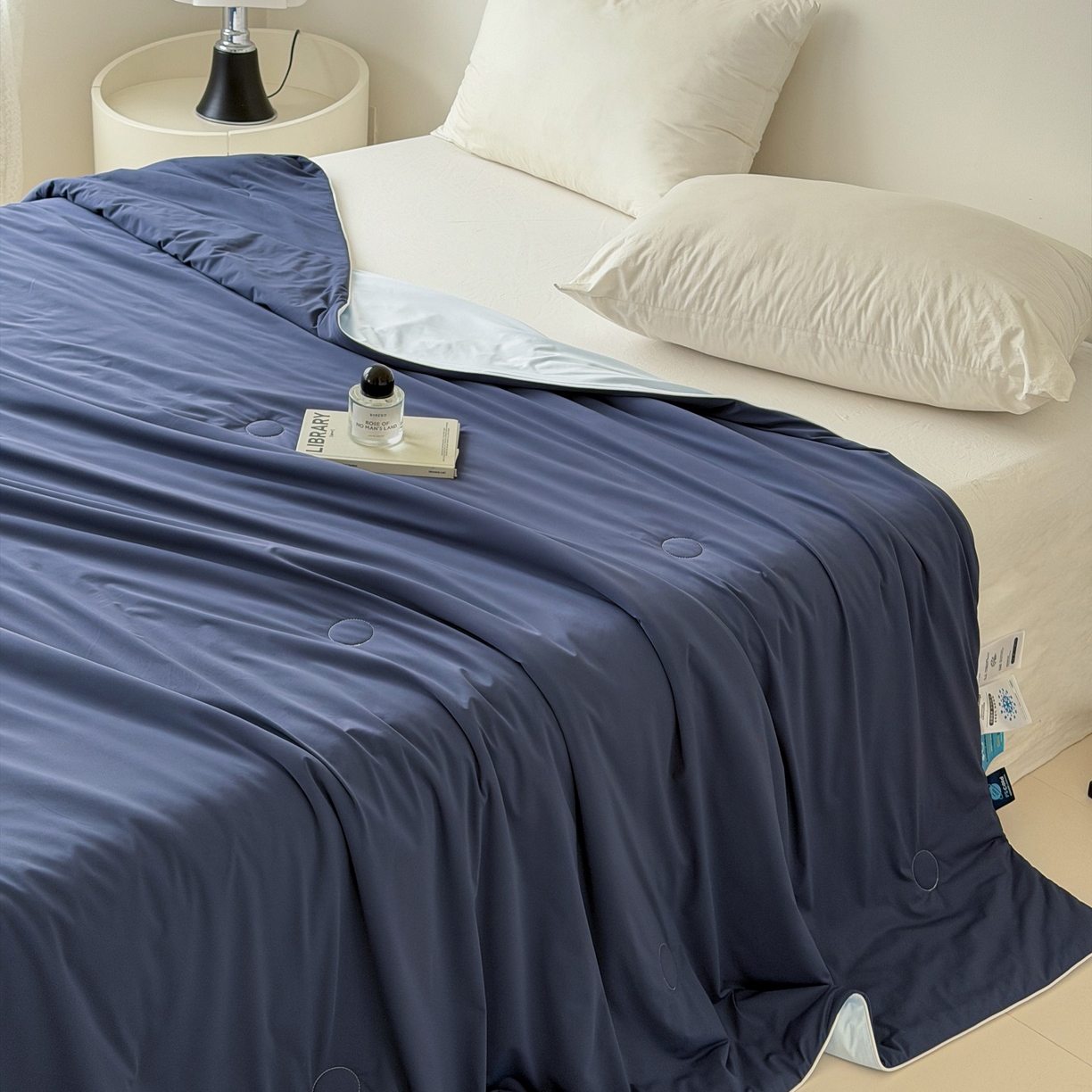 91家纺网 家纺一手货源 找家纺 朵希曼 2026新款锦氨纯色凉感夏被夏凉被空调被 藏蓝-冰川兰