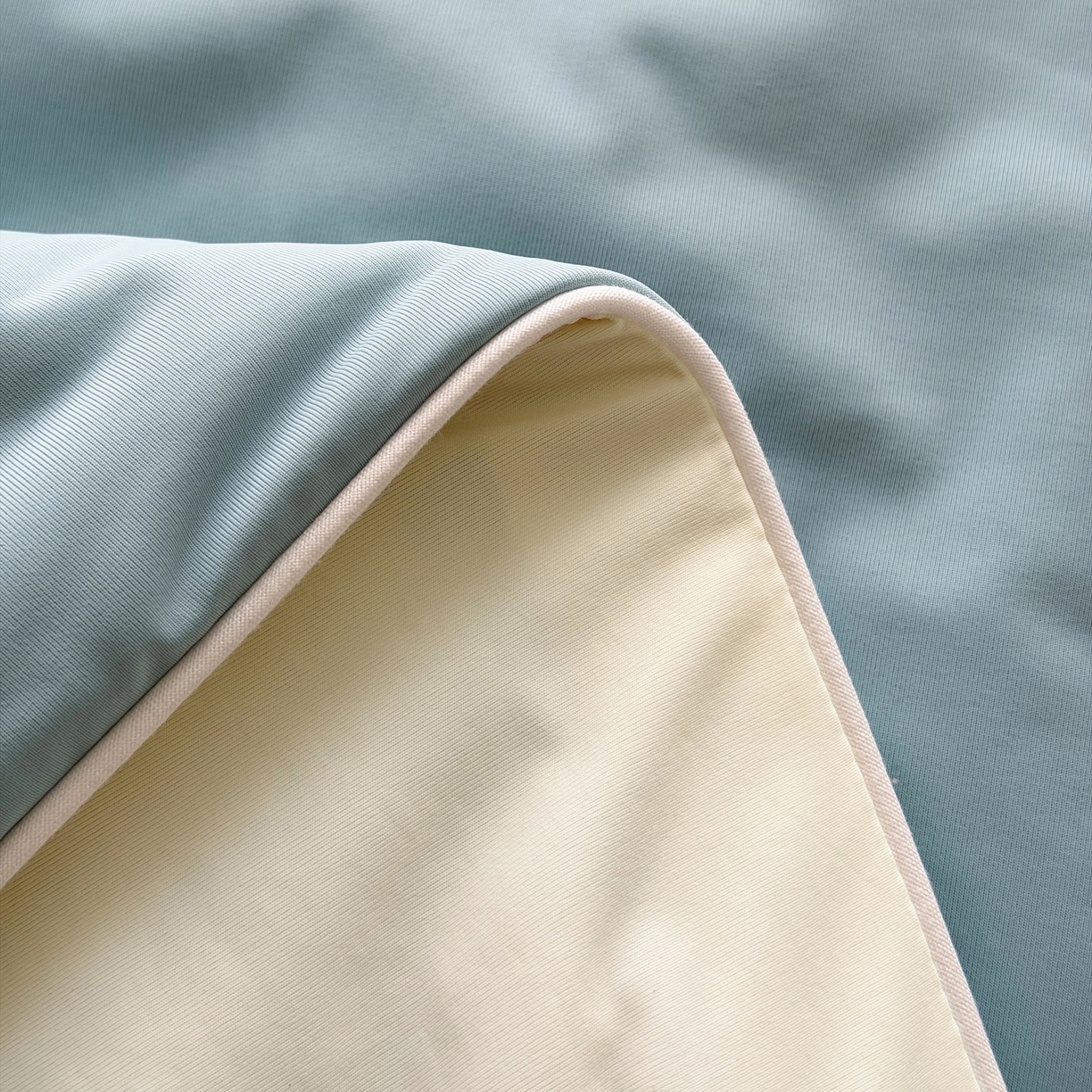 91家纺网 家纺一手货源 找家纺 朵希曼 2026新款锦氨纯色凉感夏被夏凉被空调被 冰蓝-柔玉白