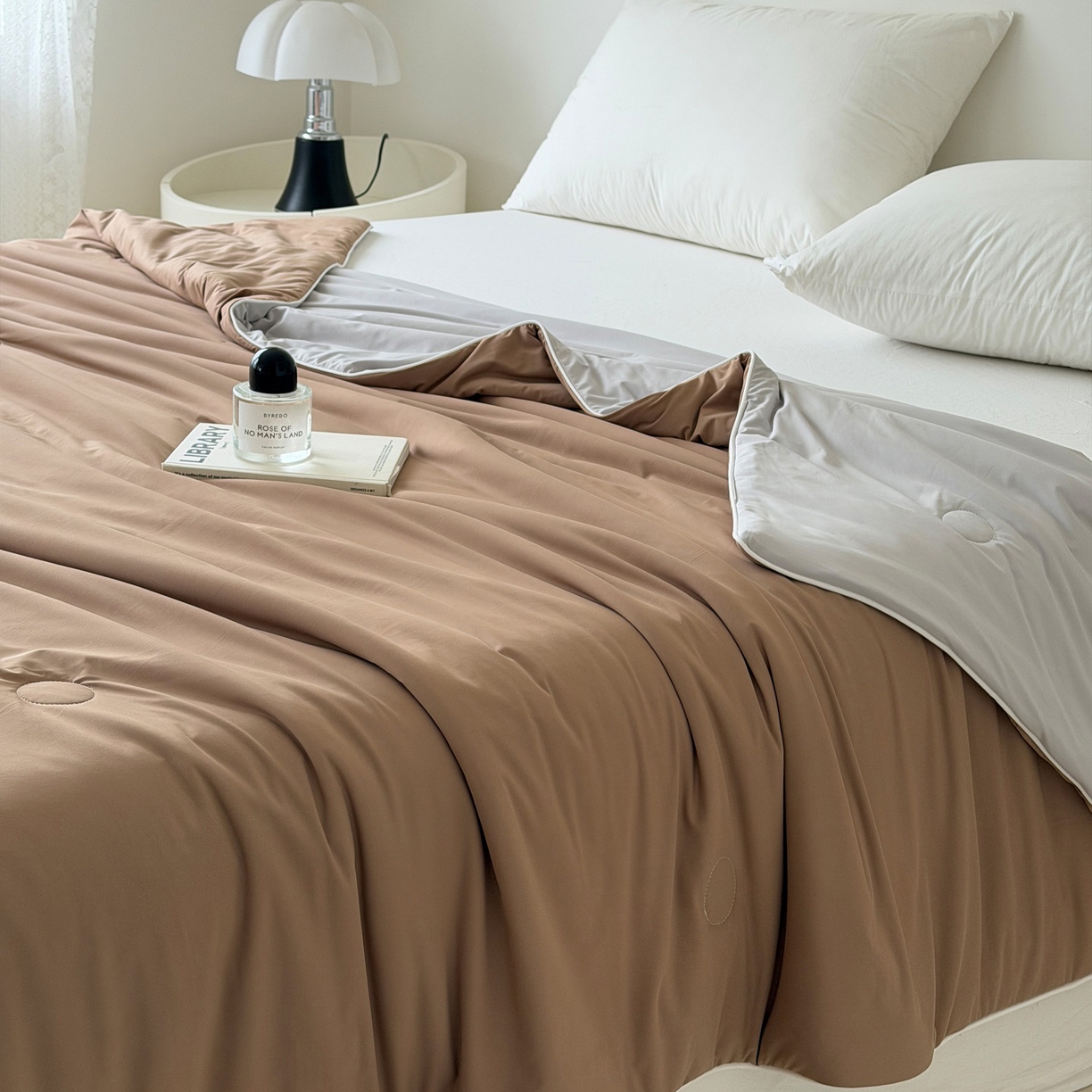 91家纺网 家纺一手货源 找家纺 朵希曼 2026新款锦氨纯色凉感夏被夏凉被空调被 奈斯咖-胚芽灰