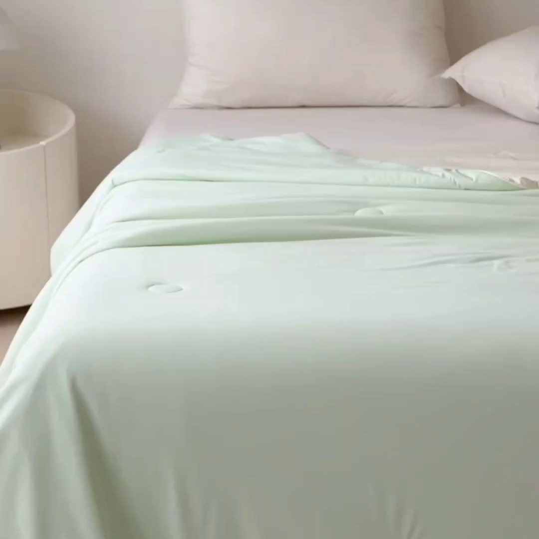 91家纺网 家纺一手货源 找家纺 朵希曼 2026新款锦氨纯色凉感夏被夏凉被空调被 发芽绿-奶白