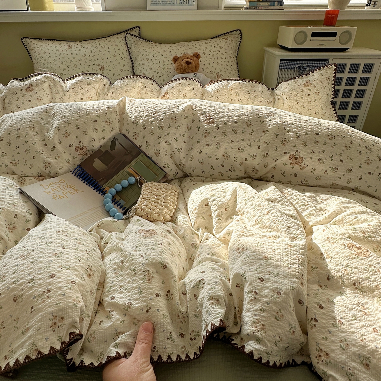 91家纺网 家纺一手货源 找家纺 （总）几禾 2026新款高品质A类110g泡芙纱甜栗贝壳边四件套