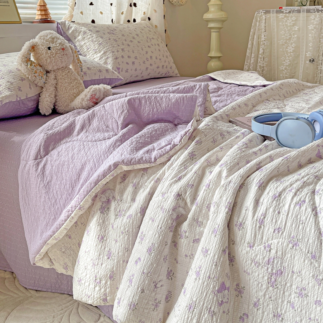 91家纺网 家纺一手货源 找家纺 一比一家纺 2026新款泡芙纱简款夏被四件套 紫色花语