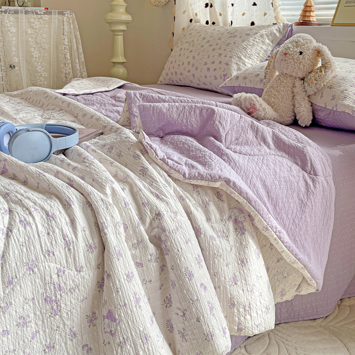 91家纺网 家纺一手货源 找家纺 一比一家纺 2026新款泡芙纱简款夏被四件套 紫色花语