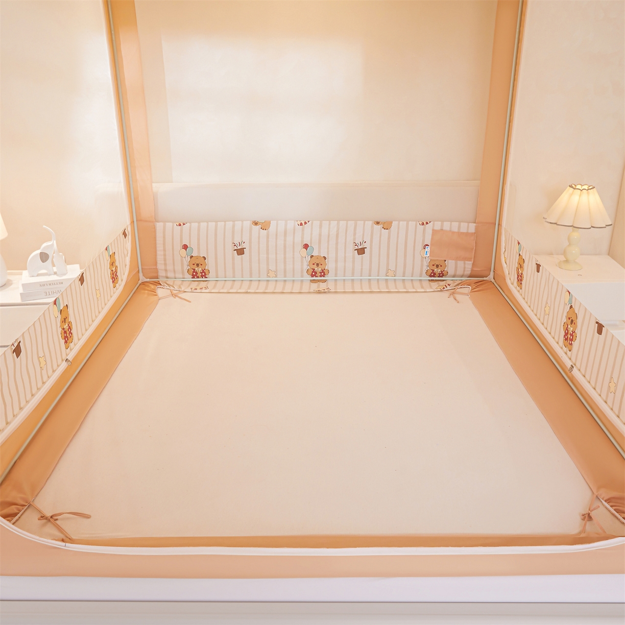 91家纺网 家纺一手货源 找家纺 迪凡保罗蚊帐 2026新款2606专版卡通回底全底AB版遮光帘坐床蚊帐 卡皮熊-无床帘