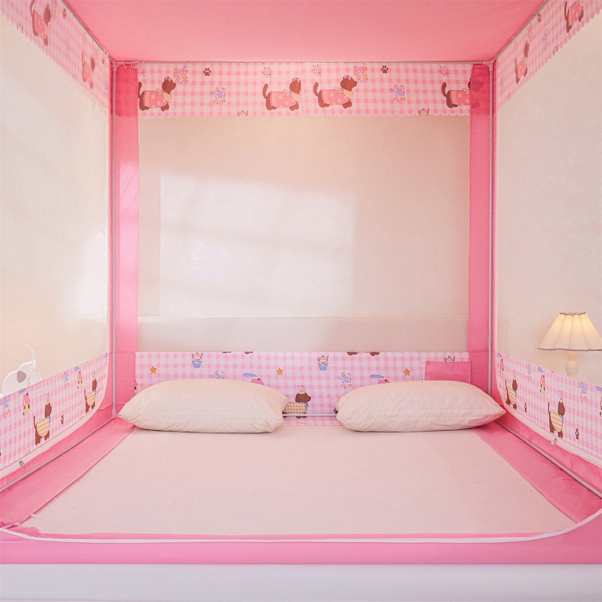 91家纺网 家纺一手货源 找家纺 迪凡保罗蚊帐 2026新款2606专版卡通回底全底AB版遮光帘坐床蚊帐 拉拉狗-带床帘