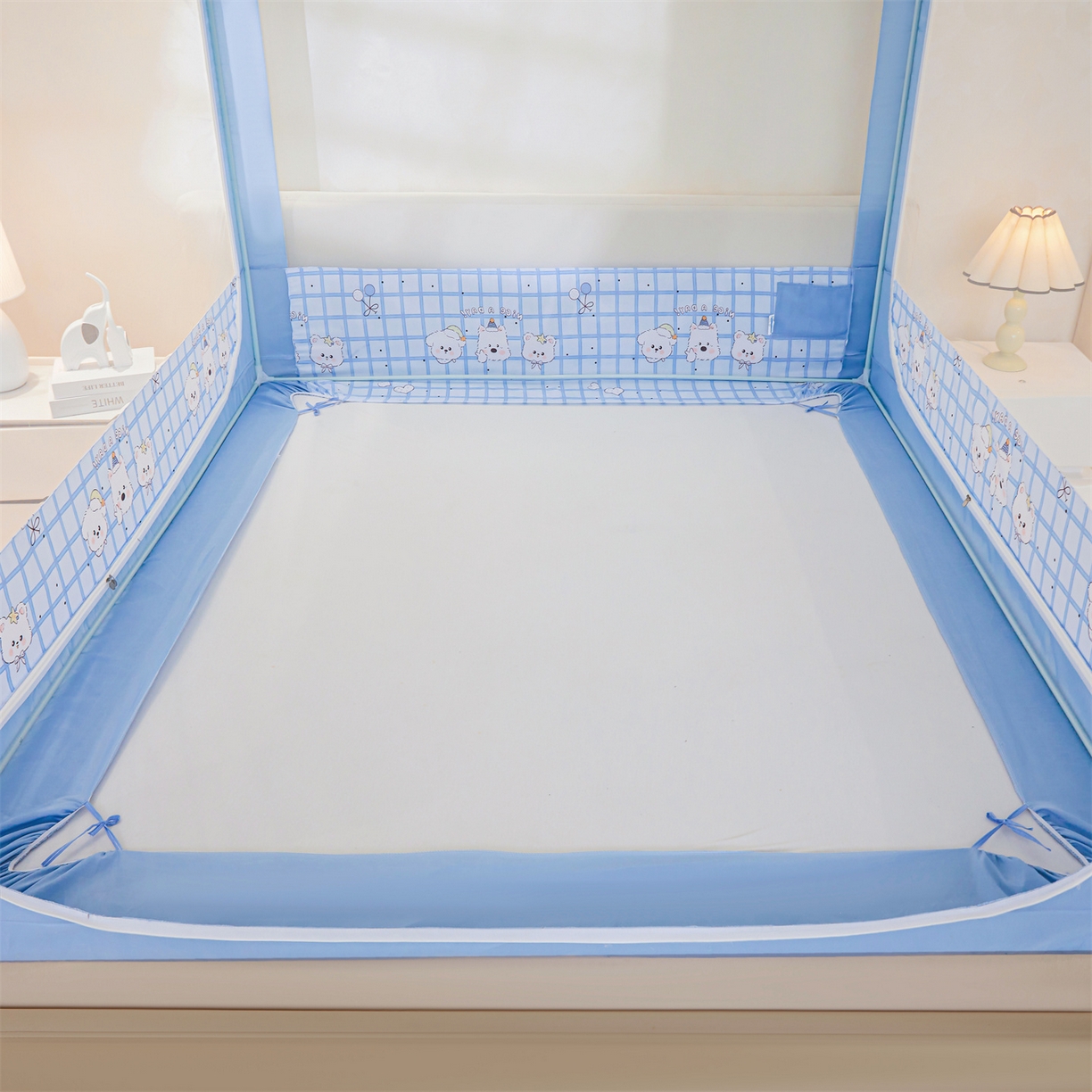 91家纺网 家纺一手货源 找家纺 迪凡保罗蚊帐 2026新款2606专版卡通回底全底AB版遮光帘坐床蚊帐 萌趣多多-带床帘