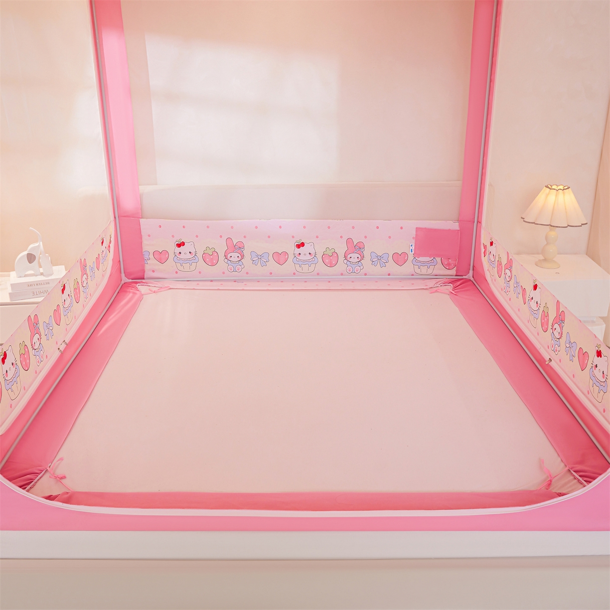 91家纺网 家纺一手货源 找家纺 迪凡保罗蚊帐 2026新款2606专版卡通回底全底AB版遮光帘坐床蚊帐 爱心蛋糕-无床帘