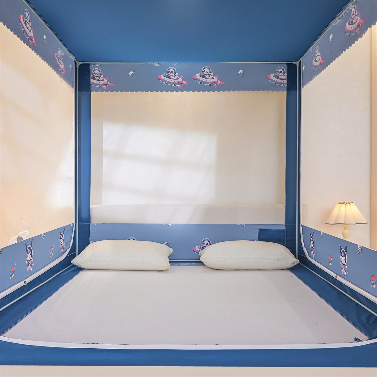 91家纺网 家纺一手货源 找家纺 迪凡保罗蚊帐 2026新款2606专版卡通回底全底AB版遮光帘坐床蚊帐 遨游太空-无床帘