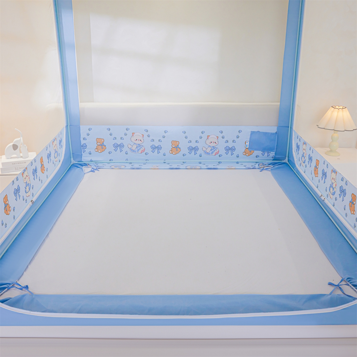 91家纺网 家纺一手货源 找家纺 迪凡保罗蚊帐 2026新款2606专版卡通回底全底AB版遮光帘坐床蚊帐 快乐乐园-无床帘