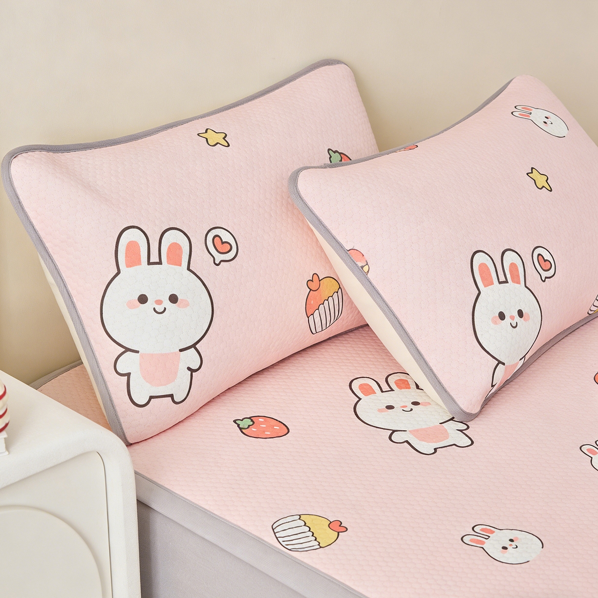 91家纺网 家纺一手货源 找家纺 （总）奇丝雅 2026新款夏季A类卡通印花冰豆豆冰丝凉席枕套凉感家用可机洗单人学生宿舍48×74cm一只一对