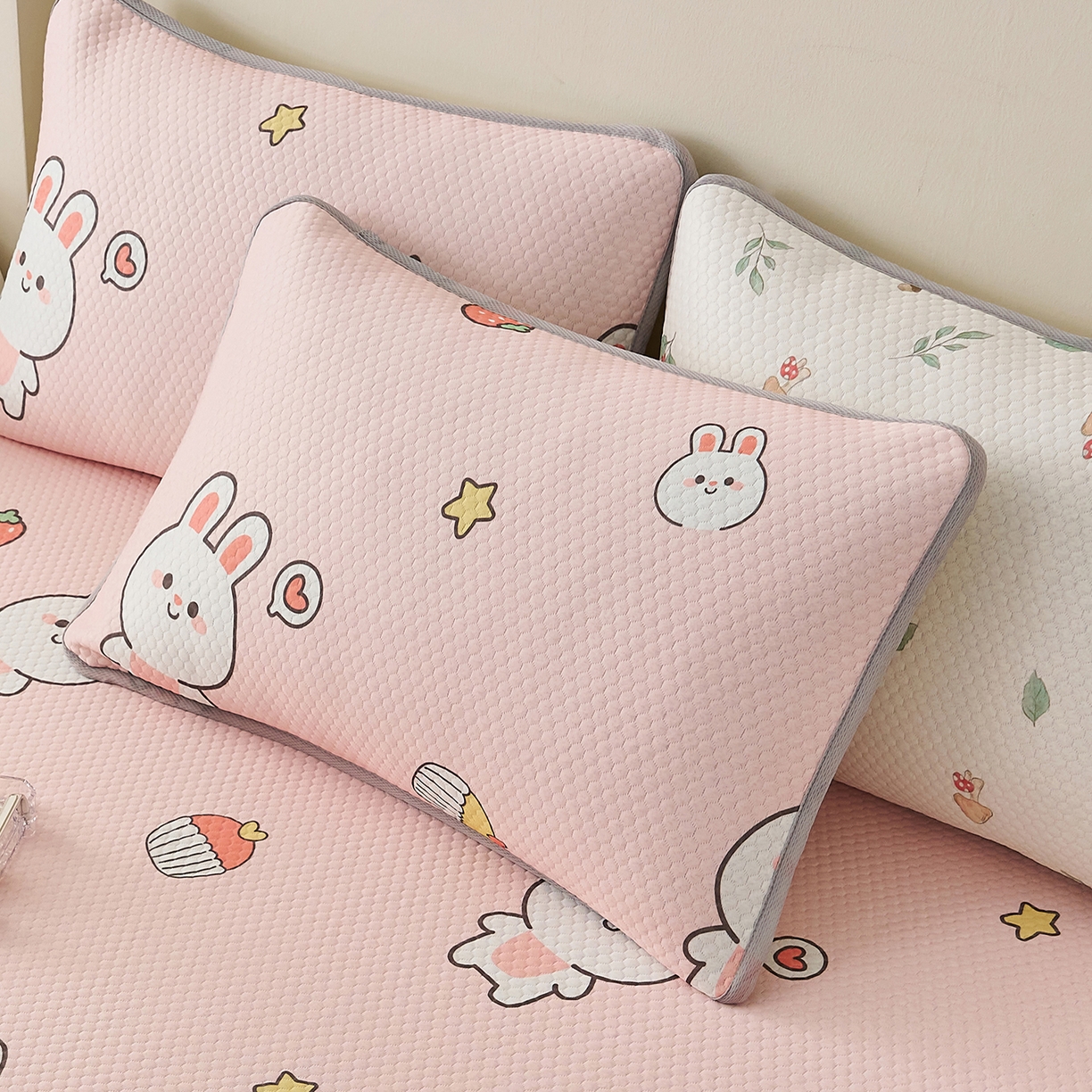 91家纺网 家纺一手货源 找家纺 奇丝雅 2026新款夏季A类卡通印花冰豆豆冰丝凉席枕套凉感家用可机洗单人学生宿舍48×74cm一只一对 巴比兔