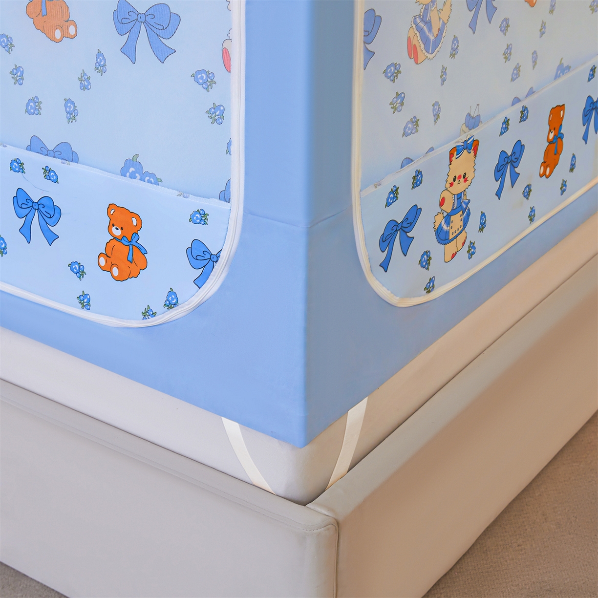 91家纺网 家纺一手货源 找家纺 迪凡保罗蚊帐 2026新款2606专版卡通回底全底AB版遮光帘坐床蚊帐 快乐乐园-带床帘