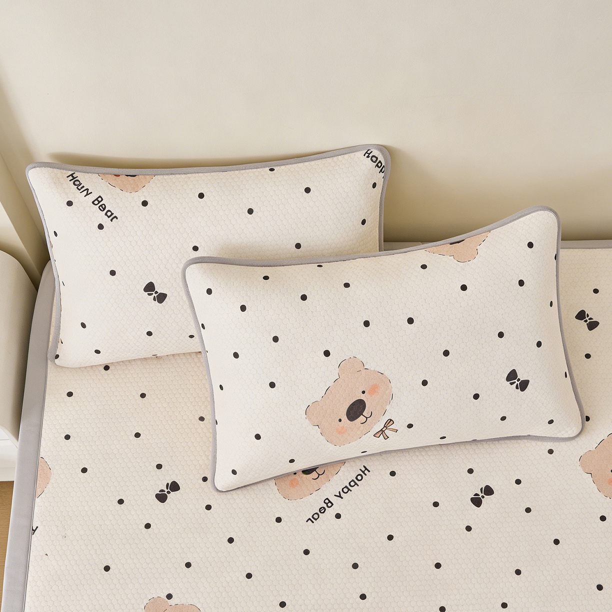 91家纺网 家纺一手货源 找家纺 奇丝雅 2026新款夏季A类卡通印花冰豆豆冰丝凉席枕套凉感家用可机洗单人学生宿舍48×74cm一只一对 抱抱熊