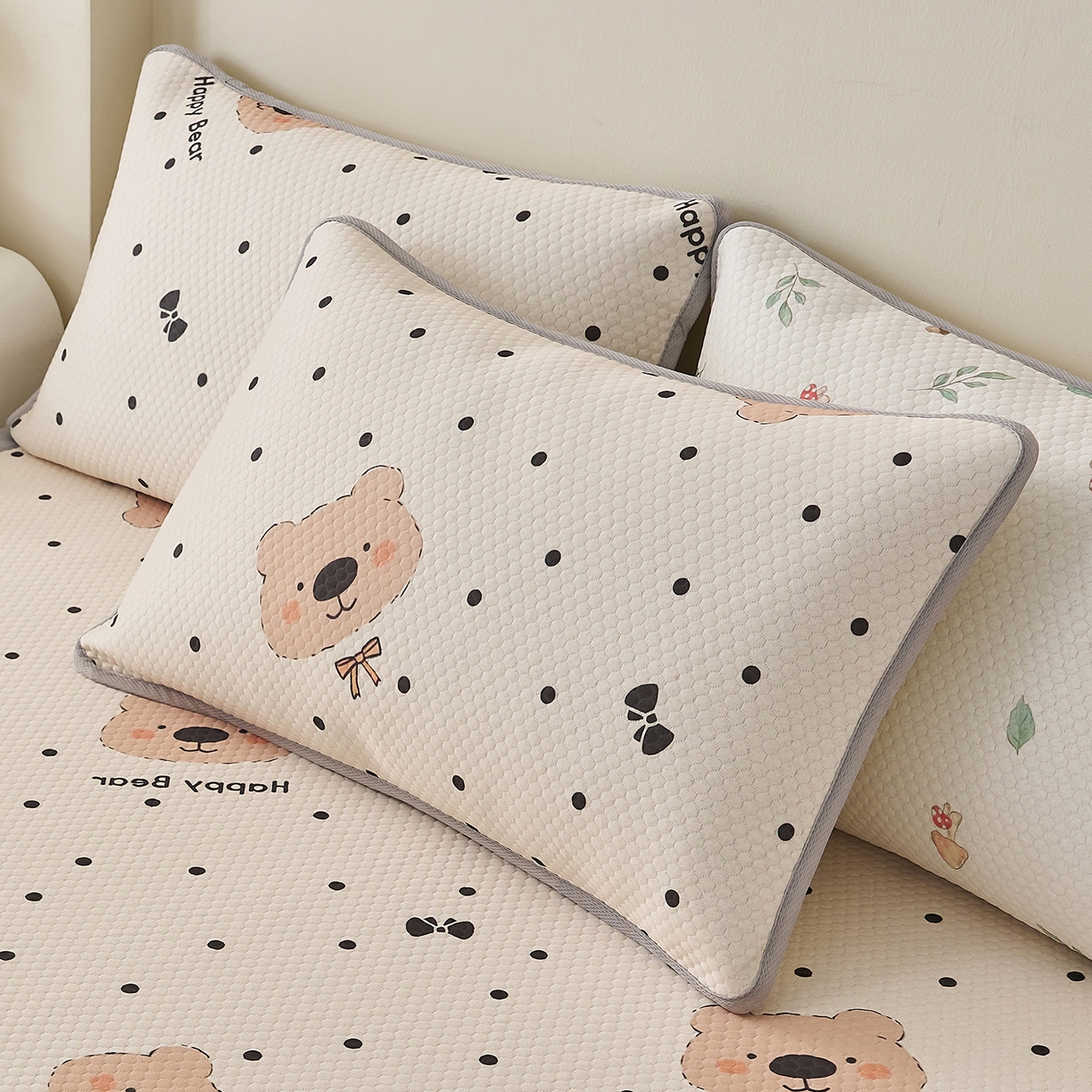 91家纺网 家纺一手货源 找家纺 奇丝雅 2026新款夏季A类卡通印花冰豆豆冰丝凉席枕套凉感家用可机洗单人学生宿舍48×74cm一只一对 抱抱熊