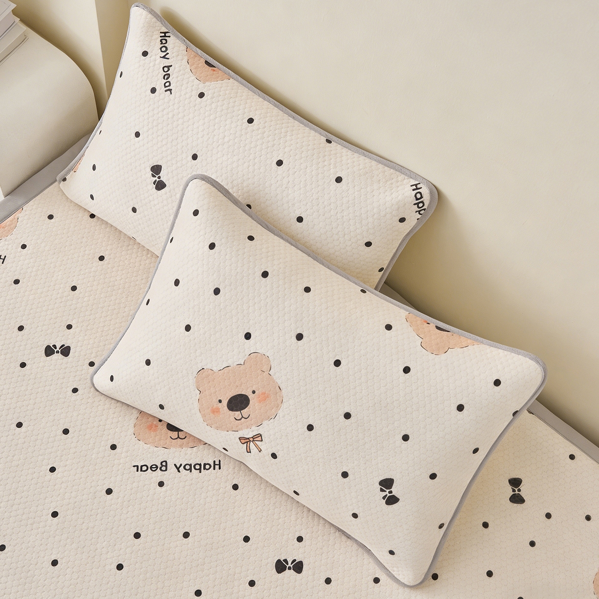 91家纺网 家纺一手货源 找家纺 奇丝雅 2026新款夏季A类卡通印花冰豆豆冰丝凉席枕套凉感家用可机洗单人学生宿舍48×74cm一只一对 抱抱熊