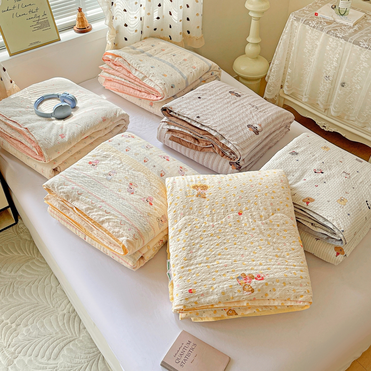 91家纺网 家纺一手货源 找家纺 一比一家纺 2026新款泡芙纱简款夏被四件套 组合图仅供展示-不可下单