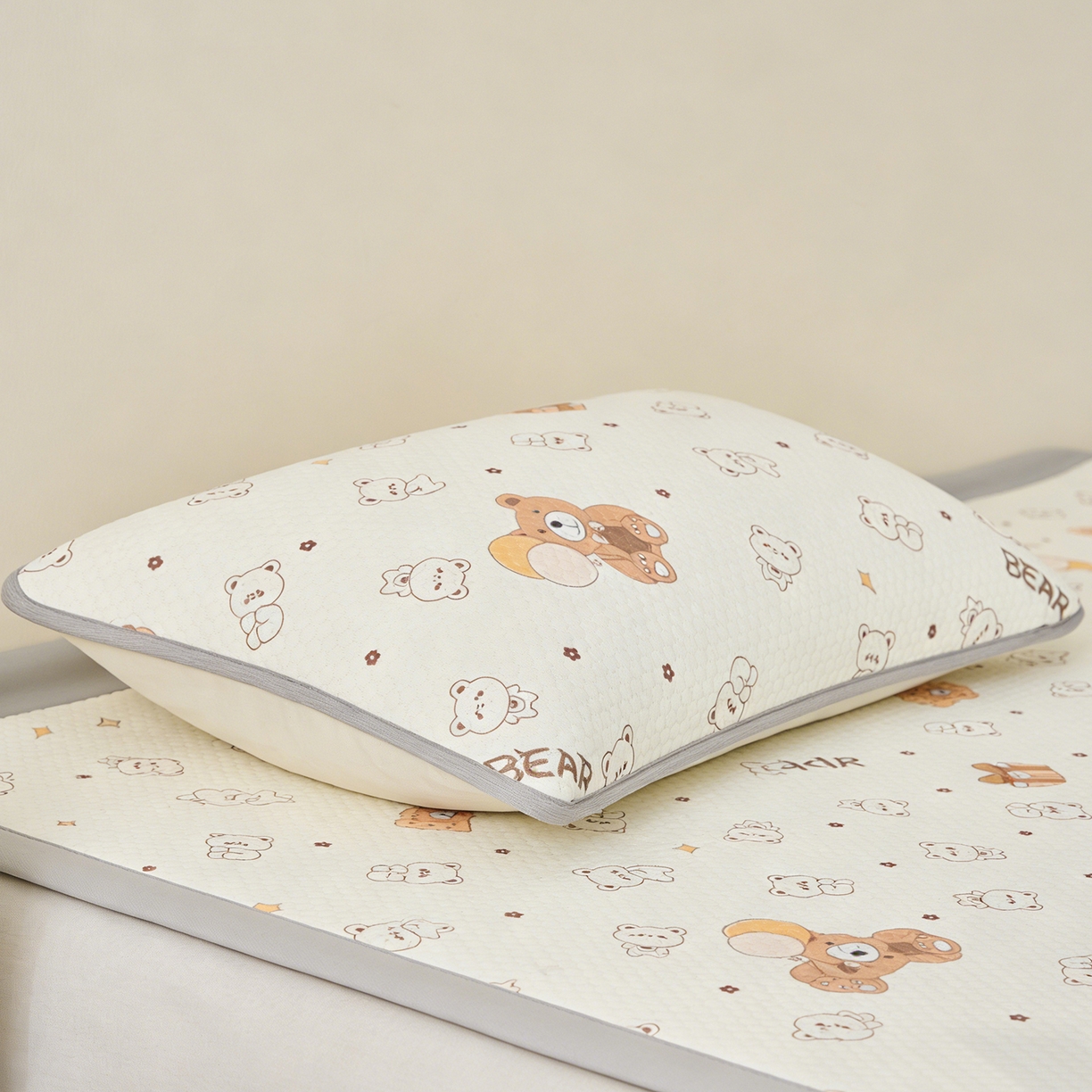 91家纺网 家纺一手货源 找家纺 奇丝雅 2026新款夏季A类卡通印花冰豆豆冰丝凉席枕套凉感家用可机洗单人学生宿舍48×74cm一只一对 饼干熊