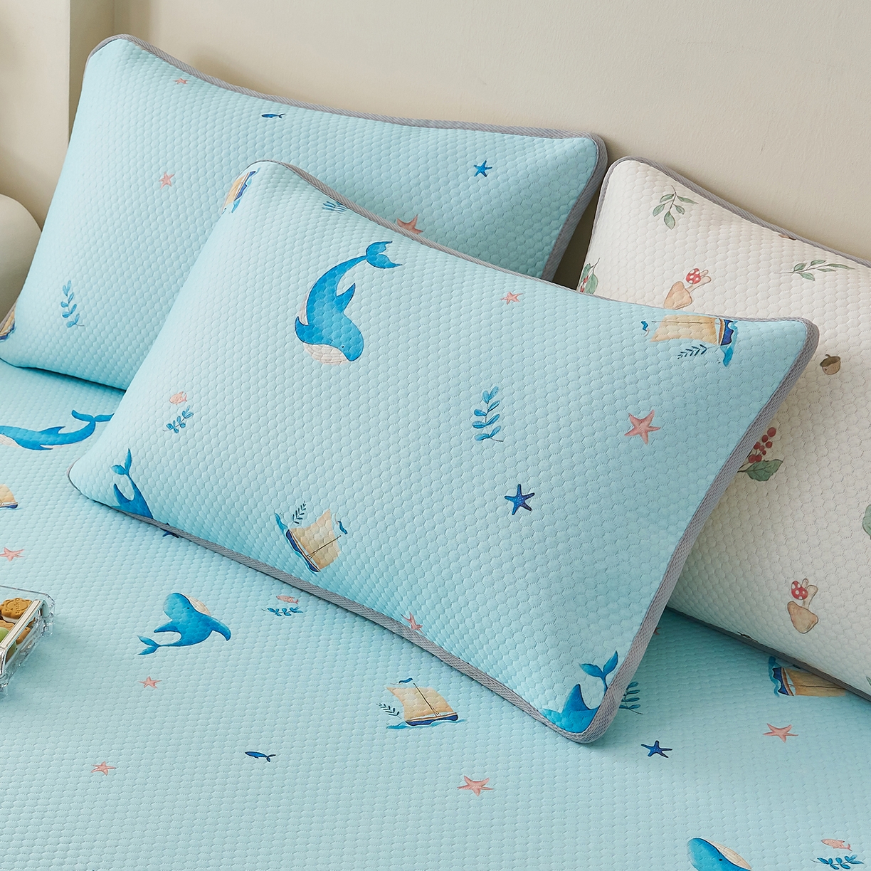 91家纺网 家纺一手货源 找家纺 奇丝雅 2026新款夏季A类卡通印花冰豆豆冰丝凉席枕套凉感家用可机洗单人学生宿舍48×74cm一只一对 海洋世界