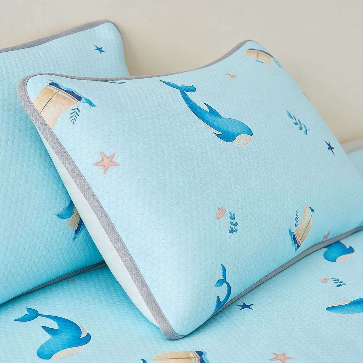 91家纺网 家纺一手货源 找家纺 奇丝雅 2026新款夏季A类卡通印花冰豆豆冰丝凉席枕套凉感家用可机洗单人学生宿舍48×74cm一只一对 海洋世界