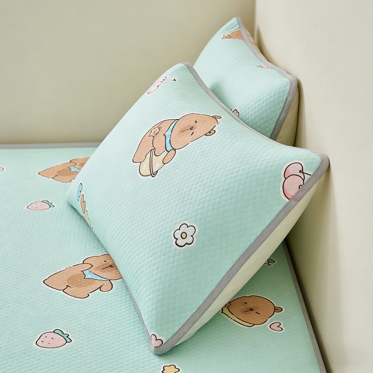 91家纺网 家纺一手货源 找家纺 奇丝雅 2026新款夏季A类卡通印花冰豆豆冰丝凉席枕套凉感家用可机洗单人学生宿舍48×74cm一只一对 卡皮巴拉