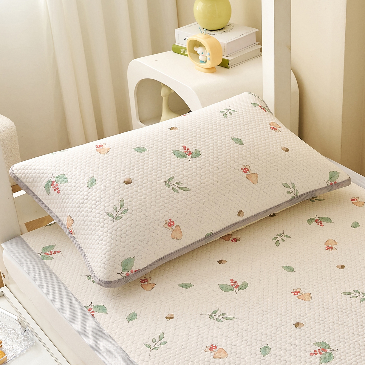 91家纺网 家纺一手货源 找家纺 奇丝雅 2026新款夏季A类卡通印花冰豆豆冰丝凉席枕套凉感家用可机洗单人学生宿舍48×74cm一只一对 蘑菇乐园