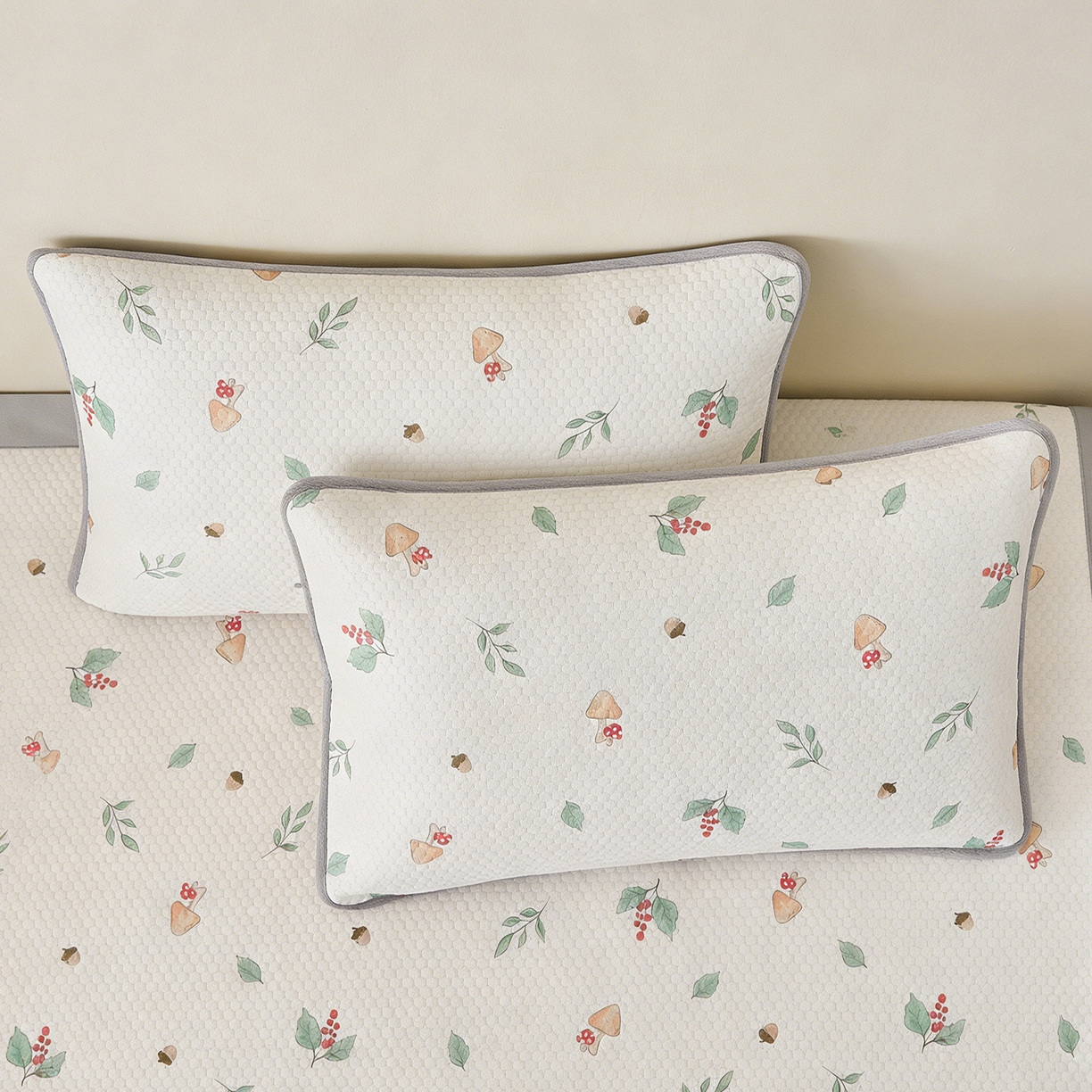 91家纺网 家纺一手货源 找家纺 奇丝雅 2026新款夏季A类卡通印花冰豆豆冰丝凉席枕套凉感家用可机洗单人学生宿舍48×74cm一只一对 蘑菇乐园