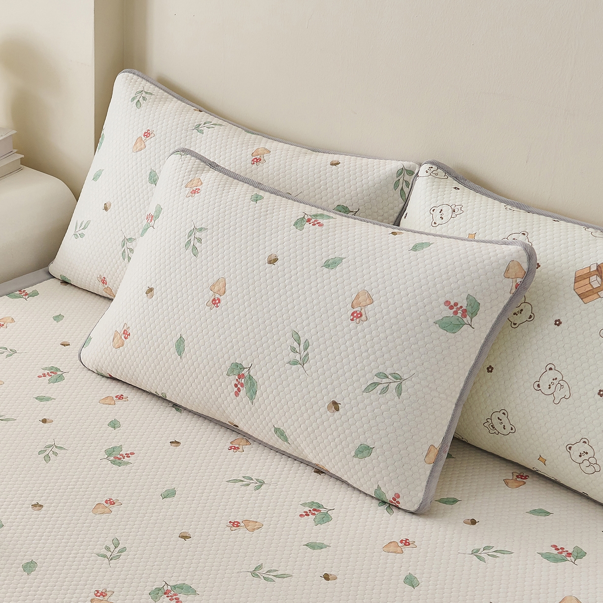 91家纺网 家纺一手货源 找家纺 奇丝雅 2026新款夏季A类卡通印花冰豆豆冰丝凉席枕套凉感家用可机洗单人学生宿舍48×74cm一只一对 蘑菇乐园