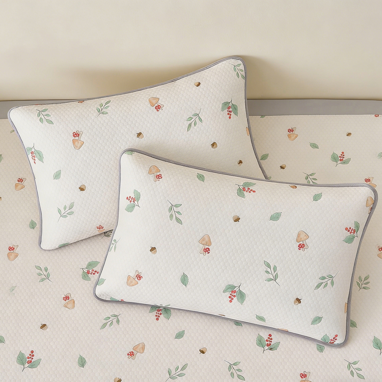 91家纺网 家纺一手货源 找家纺 奇丝雅 2026新款夏季A类卡通印花冰豆豆冰丝凉席枕套凉感家用可机洗单人学生宿舍48×74cm一只一对 蘑菇乐园