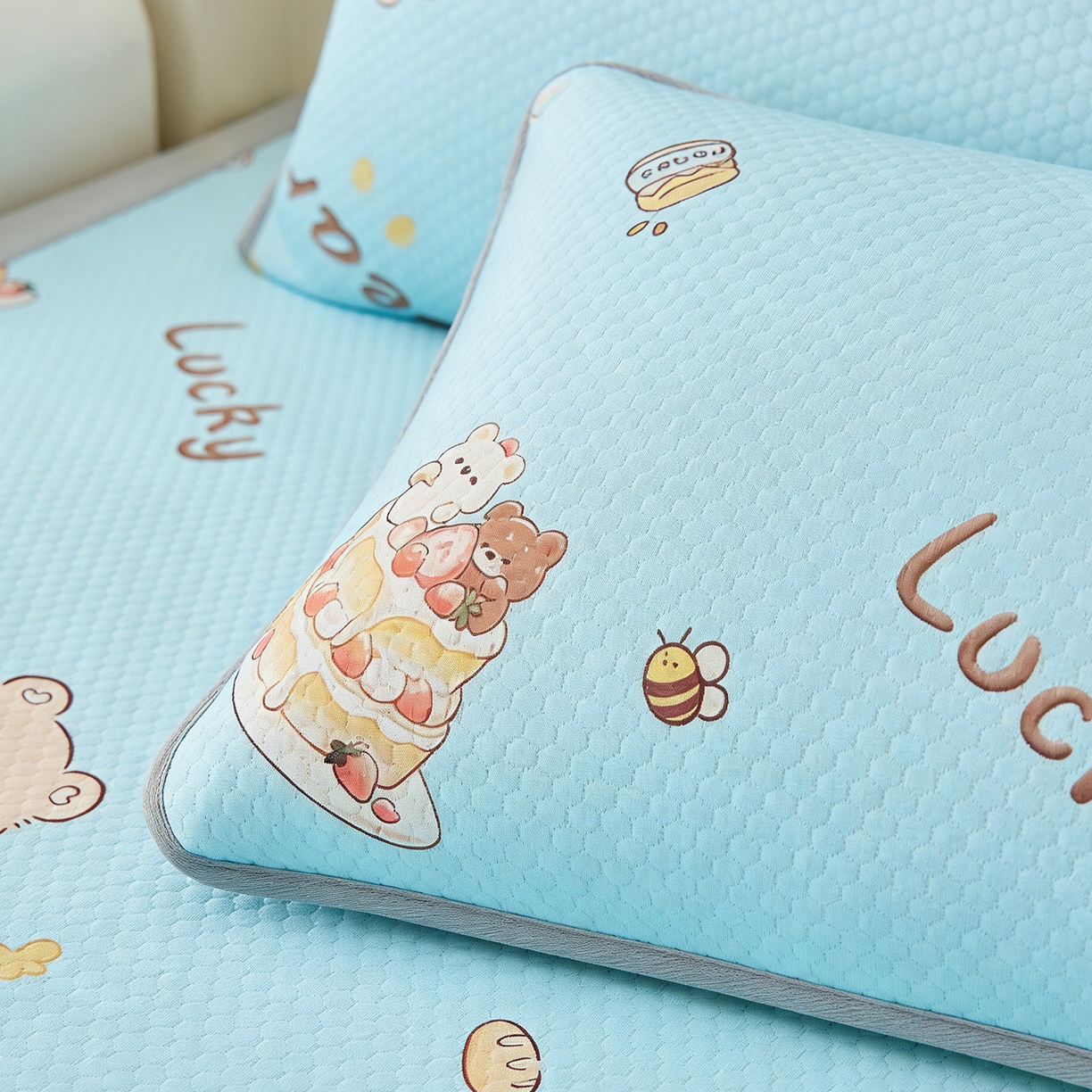 91家纺网 家纺一手货源 找家纺 奇丝雅 2026新款夏季A类卡通印花冰豆豆冰丝凉席枕套凉感家用可机洗单人学生宿舍48×74cm一只一对 甜甜圈