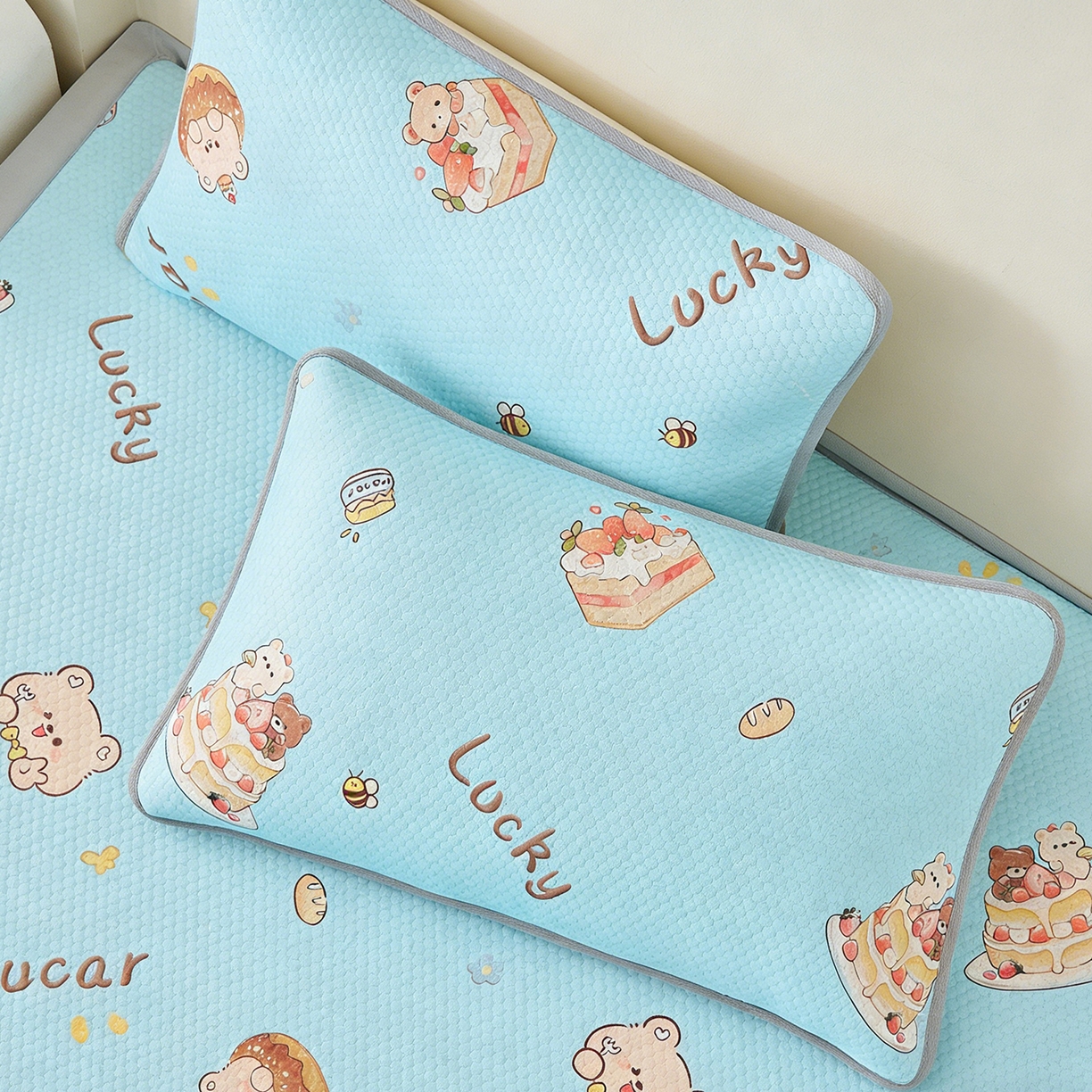 91家纺网 家纺一手货源 找家纺 奇丝雅 2026新款夏季A类卡通印花冰豆豆冰丝凉席枕套凉感家用可机洗单人学生宿舍48×74cm一只一对 甜甜圈