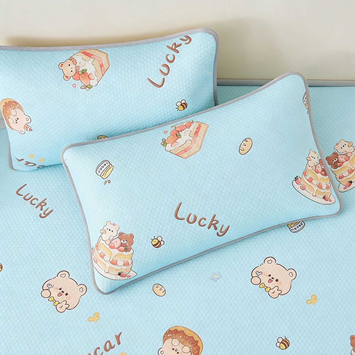 91家纺网 家纺一手货源 找家纺 奇丝雅 2026新款夏季A类卡通印花冰豆豆冰丝凉席枕套凉感家用可机洗单人学生宿舍48×74cm一只一对 甜甜圈