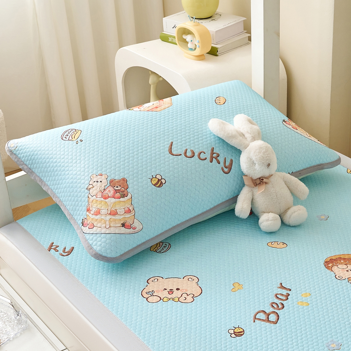 91家纺网 家纺一手货源 找家纺 奇丝雅 2026新款夏季A类卡通印花冰豆豆冰丝凉席枕套凉感家用可机洗单人学生宿舍48×74cm一只一对 甜甜圈