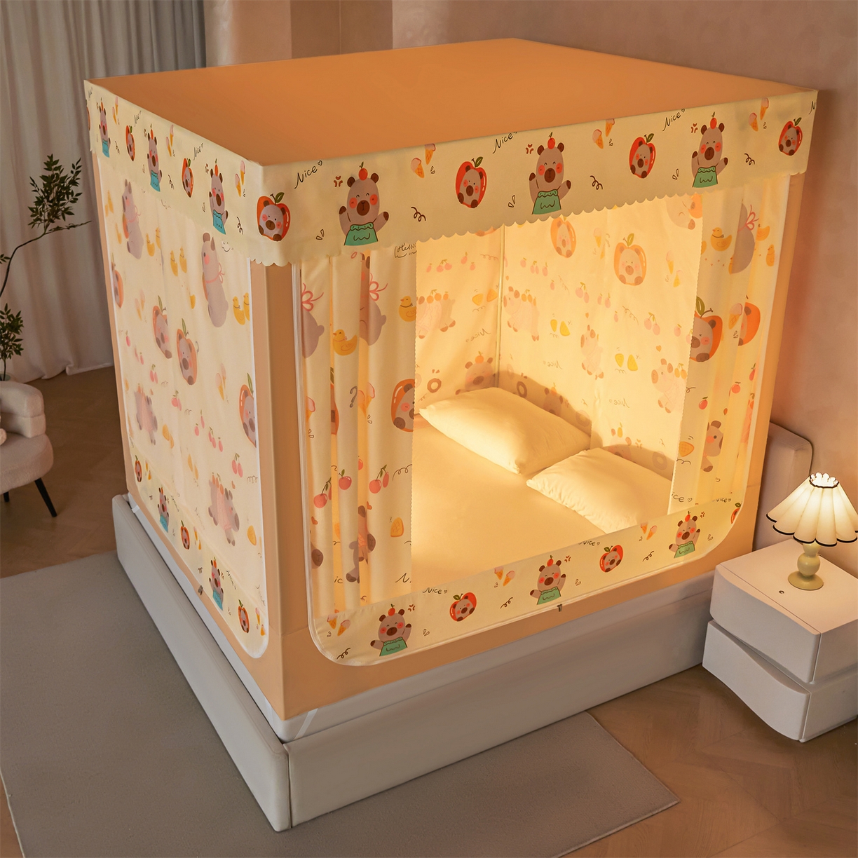 91家纺网 家纺一手货源 找家纺 迪凡保罗蚊帐 2026新款2606专版卡通回底全底AB版遮光帘坐床蚊帐 水豚派对-带床帘