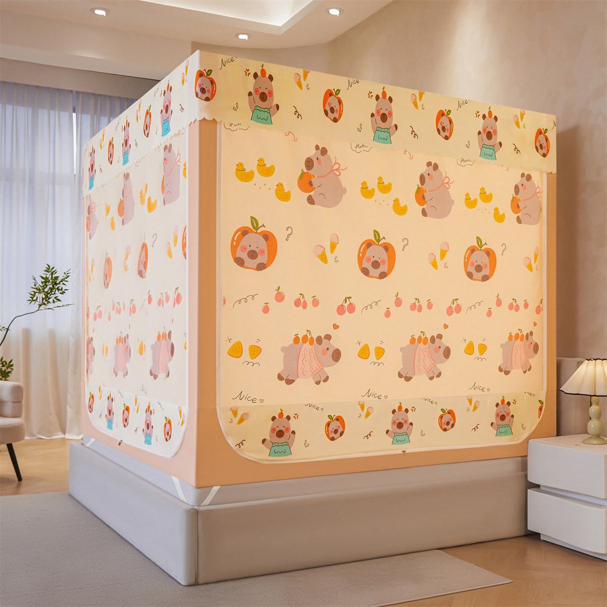 91家纺网 家纺一手货源 找家纺 迪凡保罗蚊帐 2026新款2606专版卡通回底全底AB版遮光帘坐床蚊帐 水豚派对-带床帘