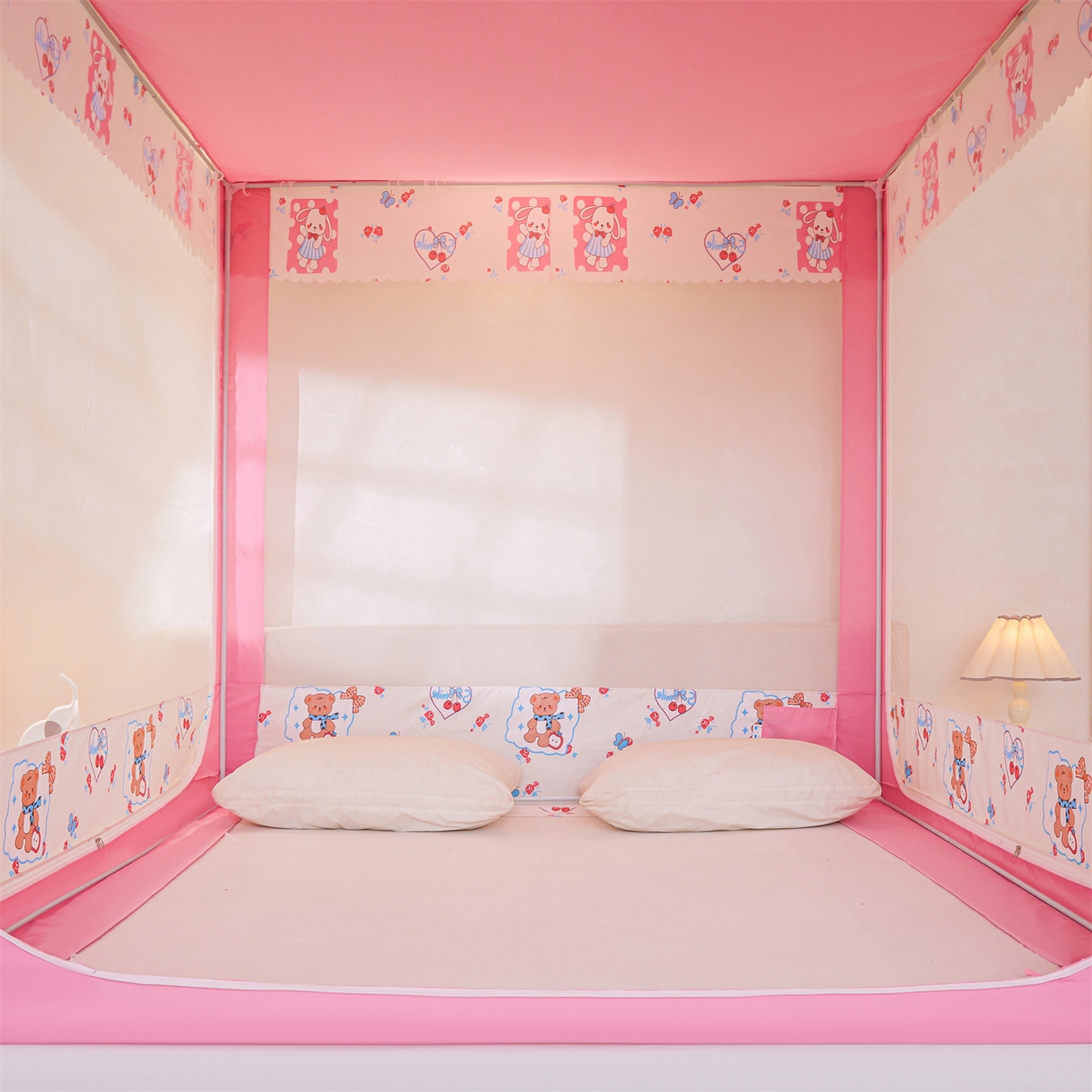 91家纺网 家纺一手货源 找家纺 迪凡保罗蚊帐 2026新款2606专版卡通回底全底AB版遮光帘坐床蚊帐 爱心兔兔-无床帘