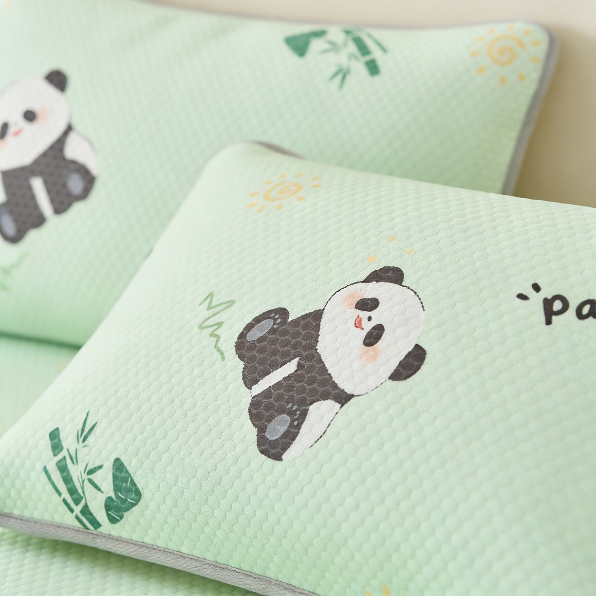 91家纺网 家纺一手货源 找家纺 奇丝雅 2026新款夏季A类卡通印花冰豆豆冰丝凉席枕套凉感家用可机洗单人学生宿舍48×74cm一只一对 熊猫家园