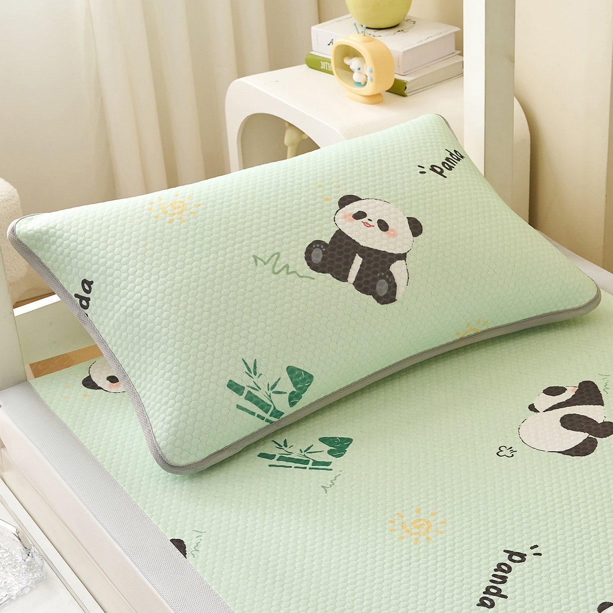 91家纺网 家纺一手货源 找家纺 奇丝雅 2026新款夏季A类卡通印花冰豆豆冰丝凉席枕套凉感家用可机洗单人学生宿舍48×74cm一只一对 熊猫家园