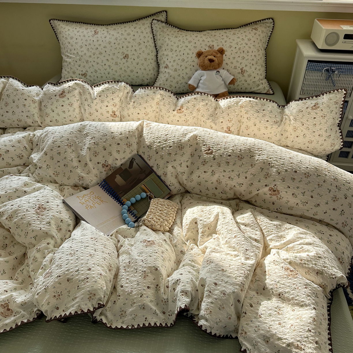 91家纺网 家纺一手货源 找家纺 几禾 2026新款高品质A类110g泡芙纱甜栗贝壳边四件套 甜栗-木马小花团