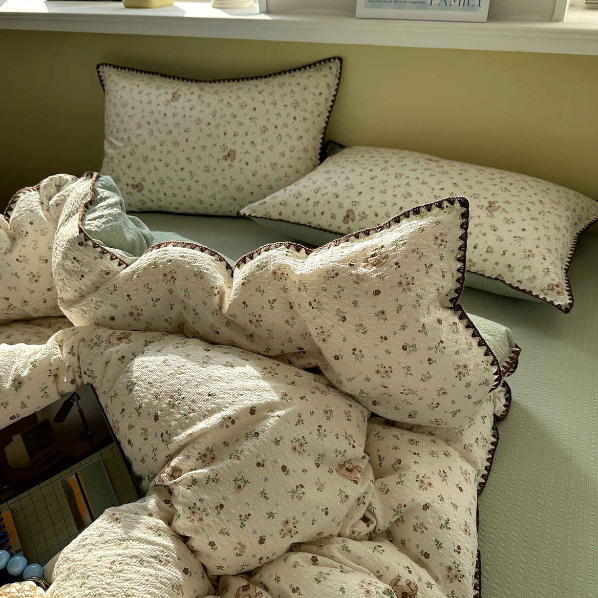 91家纺网 家纺一手货源 找家纺 几禾 2026新款高品质A类110g泡芙纱甜栗贝壳边四件套 甜栗-木马小花团