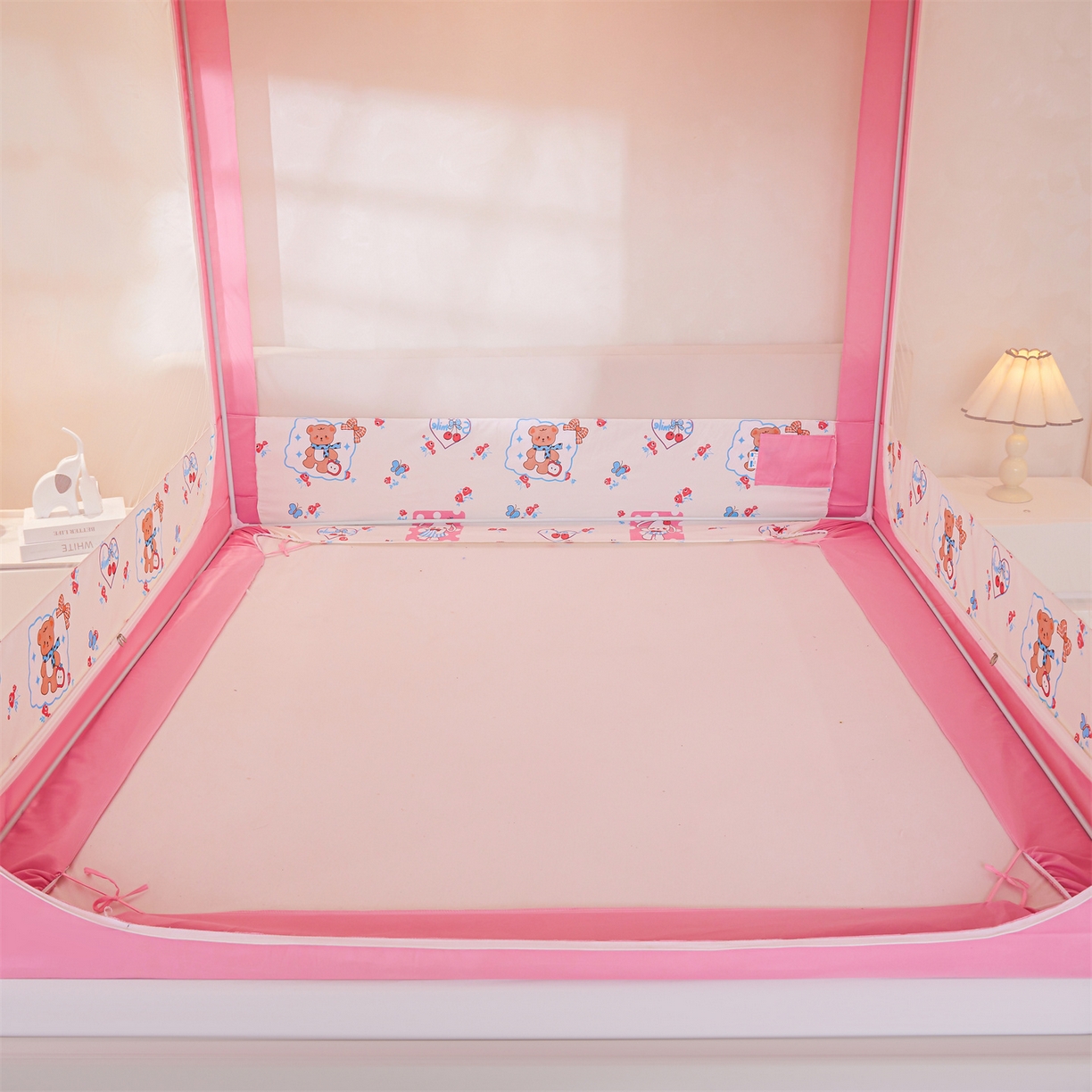 91家纺网 家纺一手货源 找家纺 迪凡保罗蚊帐 2026新款2606专版卡通回底全底AB版遮光帘坐床蚊帐 爱心兔兔-无床帘